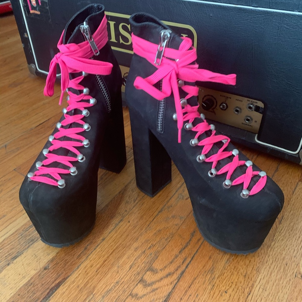 SOLD UNIF HELLBOUND boots black suede size 8 pink lace SOLD